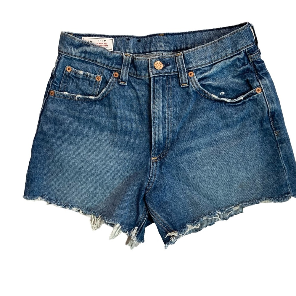 Gap 4" High Rise Distressed Stride Short